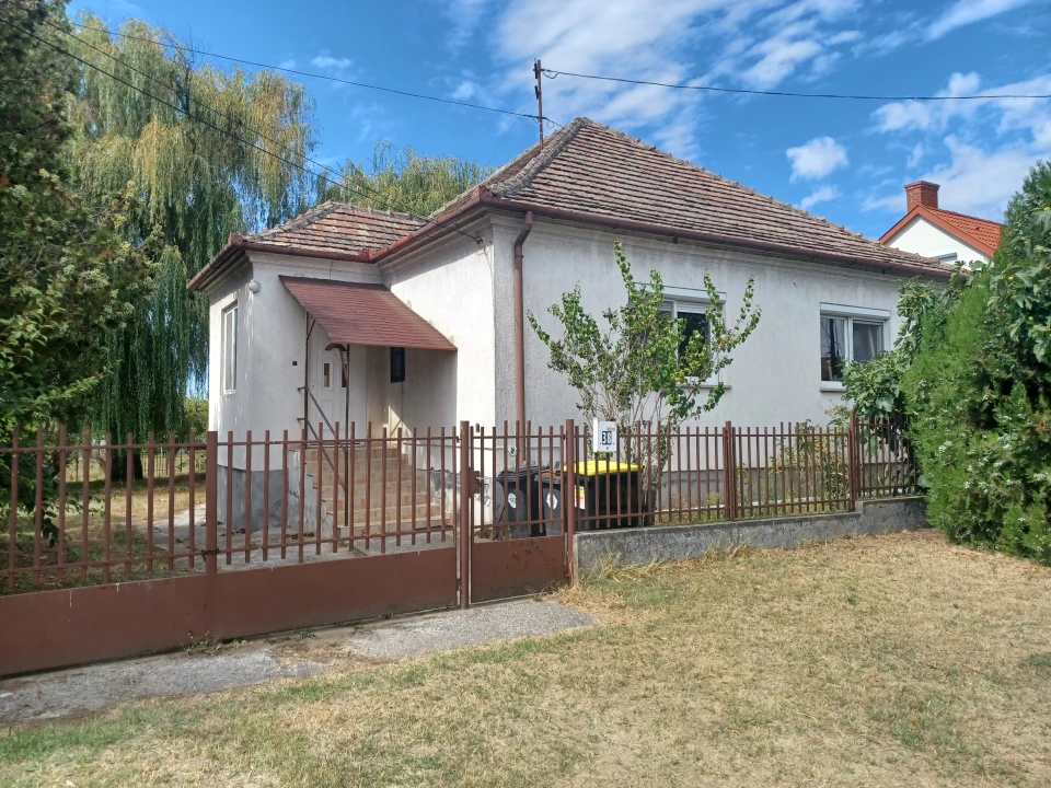Eladó családi ház, Győr
