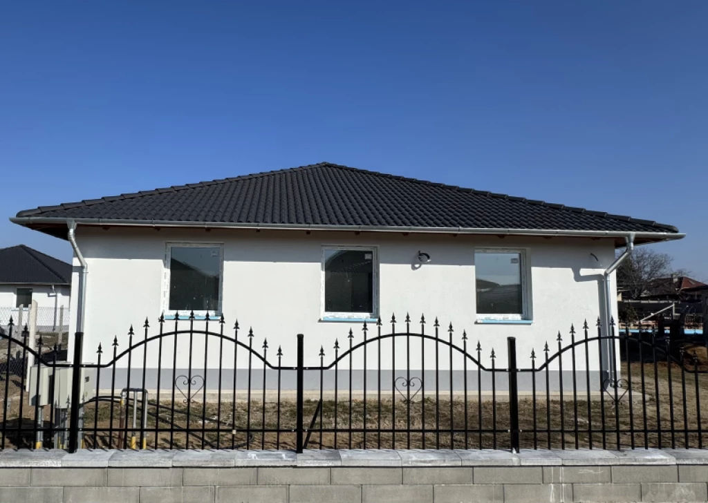 For sale semi-detached house, Kakucs