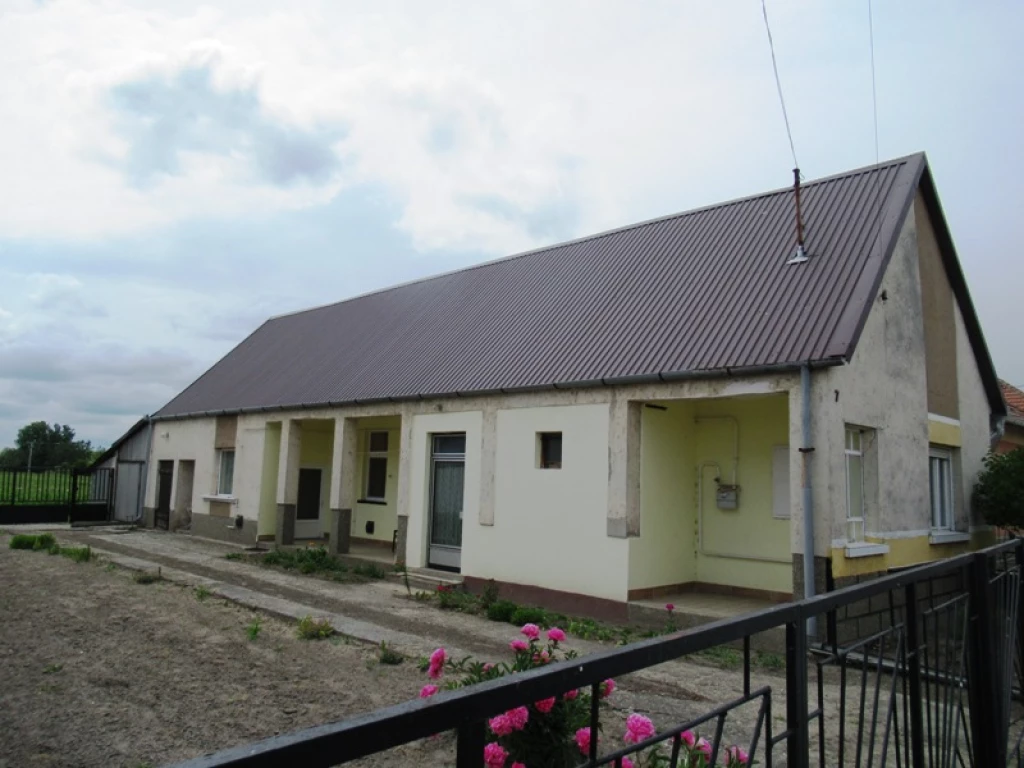 Eladó családi ház, Dabas