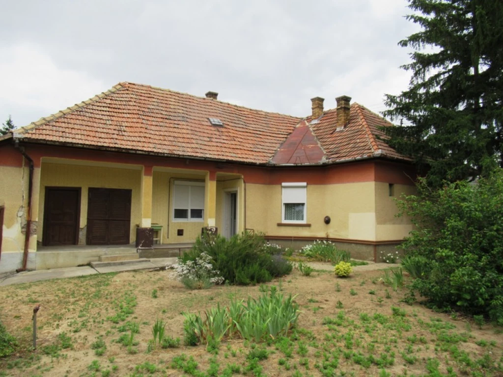 Eladó családi ház, Kakucs, 3 Szobás Családi Ház !