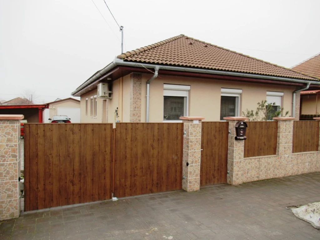 Eladó családi ház, Kakucs