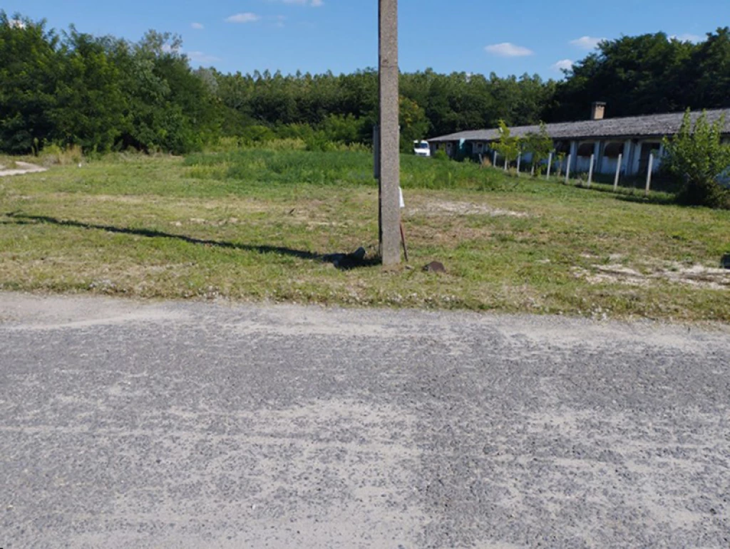 Eladó egyéb kereskedelmi-ipari, Inárcs