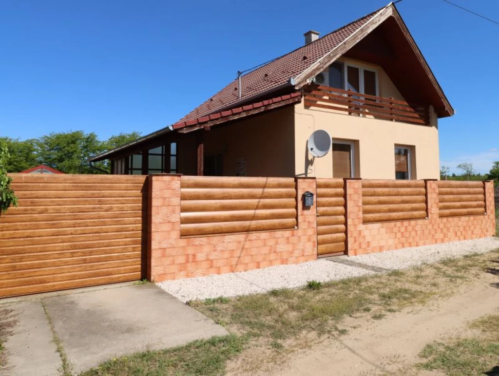 Eladó családi ház, Inárcs