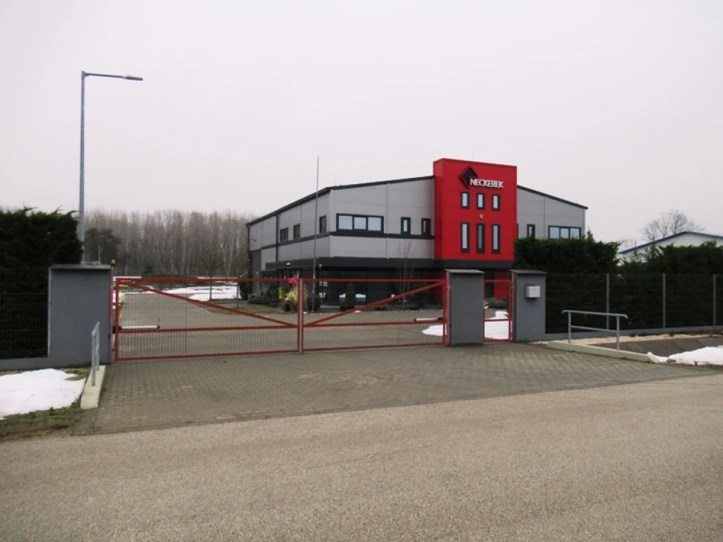 Eladó egyéb kereskedelmi-ipari, Újhartyán