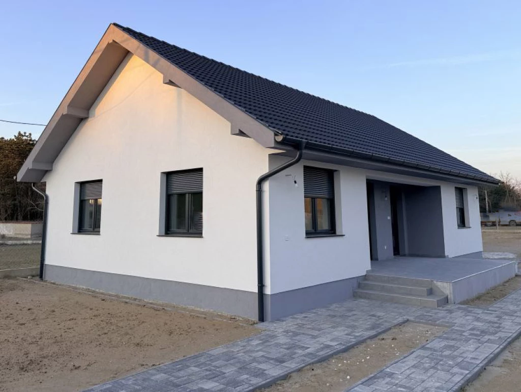 Eladó családi ház, Dabas