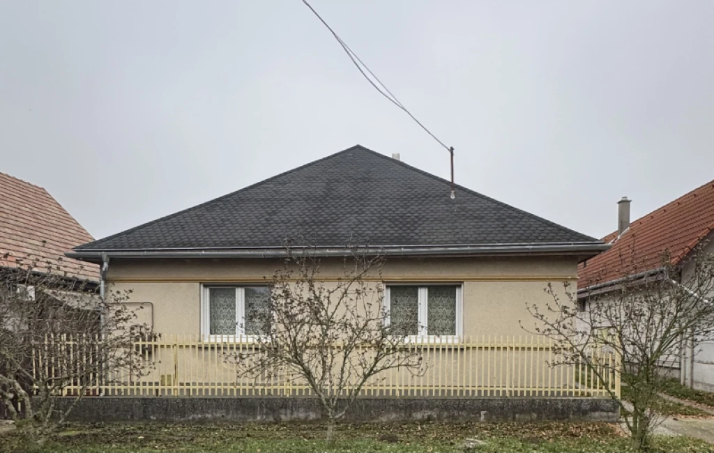 c3-1-name c2-1-name, Majosháza