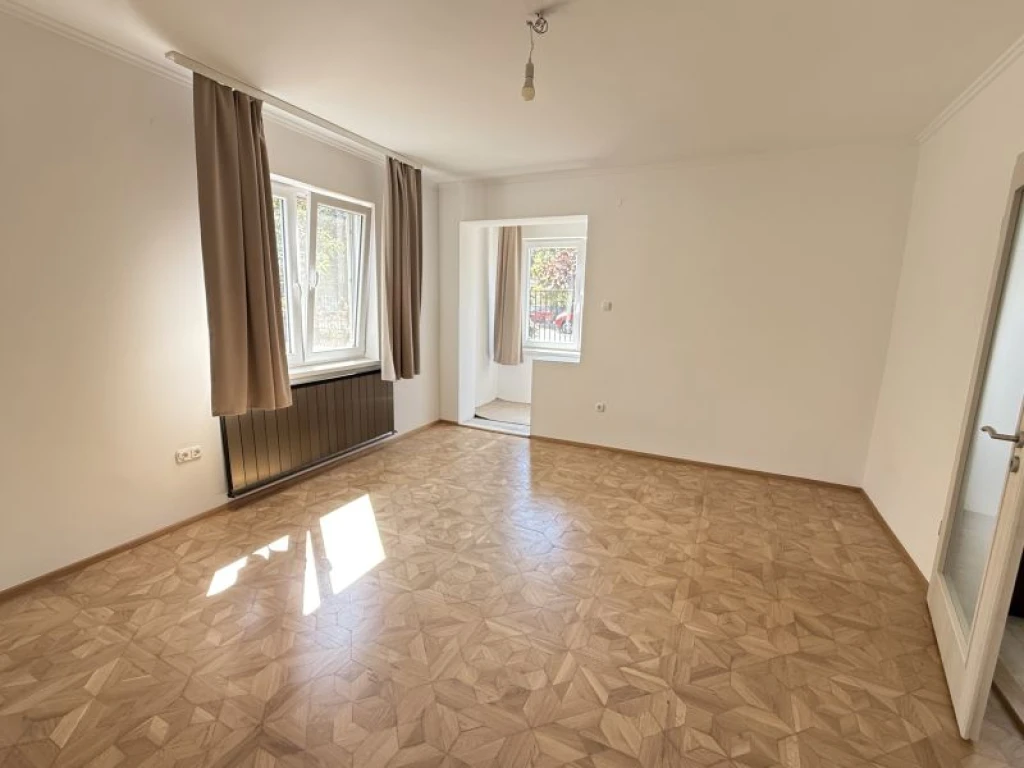 Eladó téglalakás, Dabas