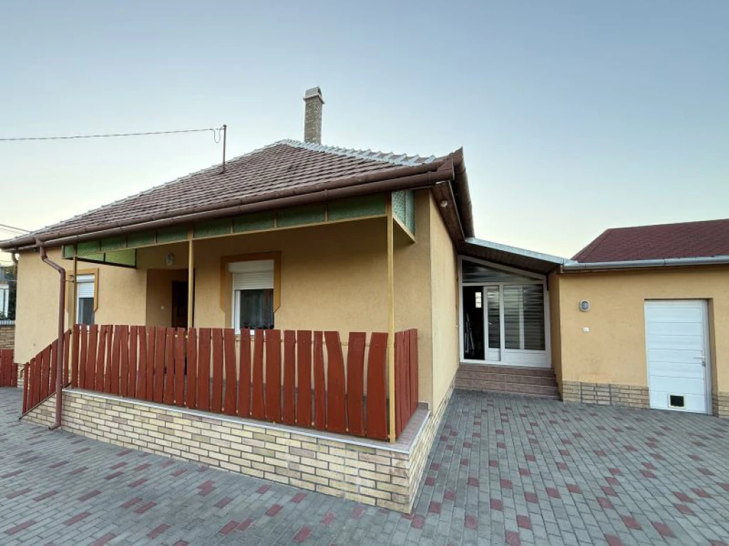 Eladó családi ház, Dabas