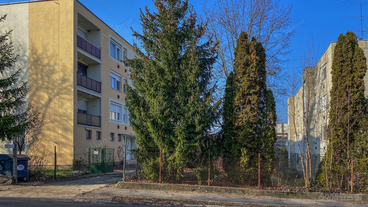 For rent brick flat, Eger