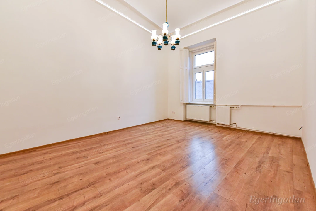 For rent brick flat, Eger