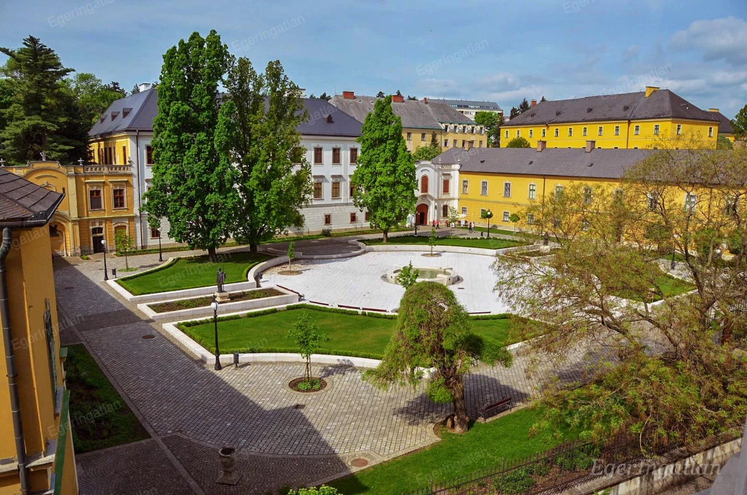 Kiadó téglalakás, Eger