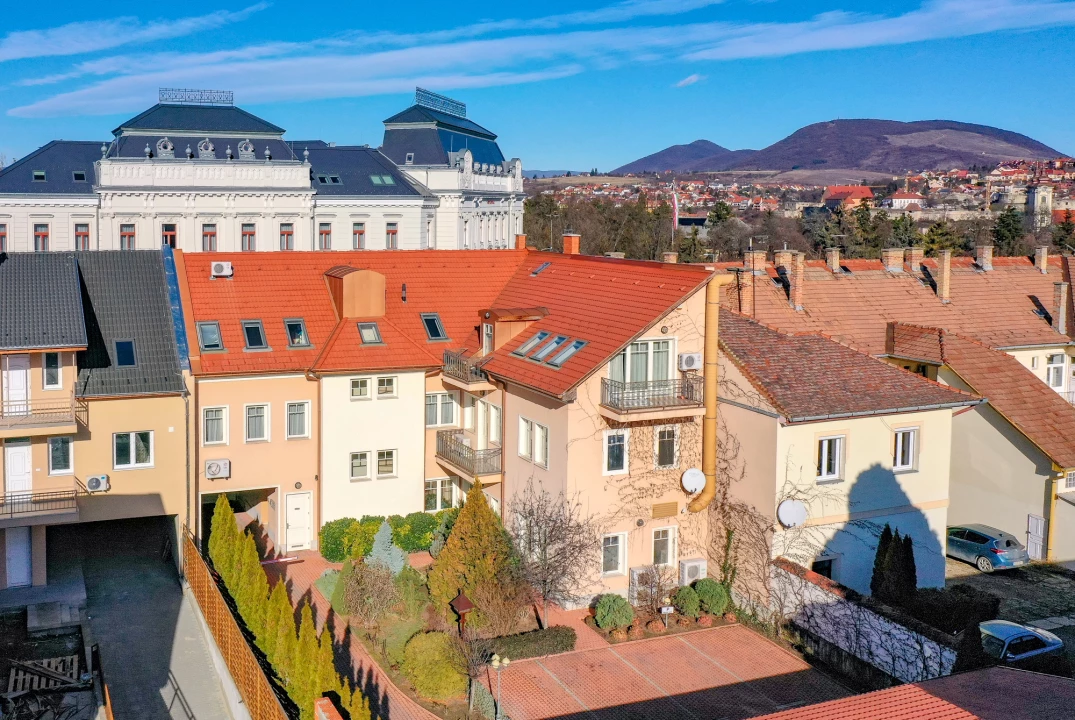 For rent condominium, Eger