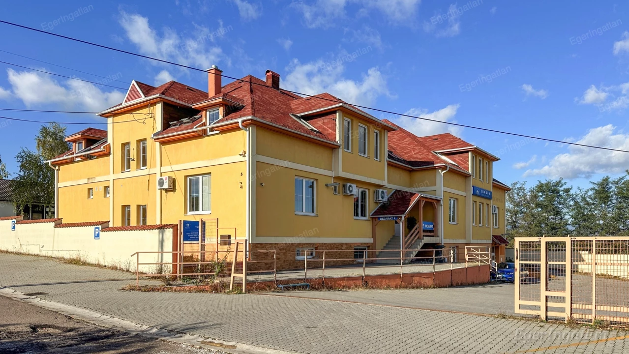 Kiadó üzlet, Eger