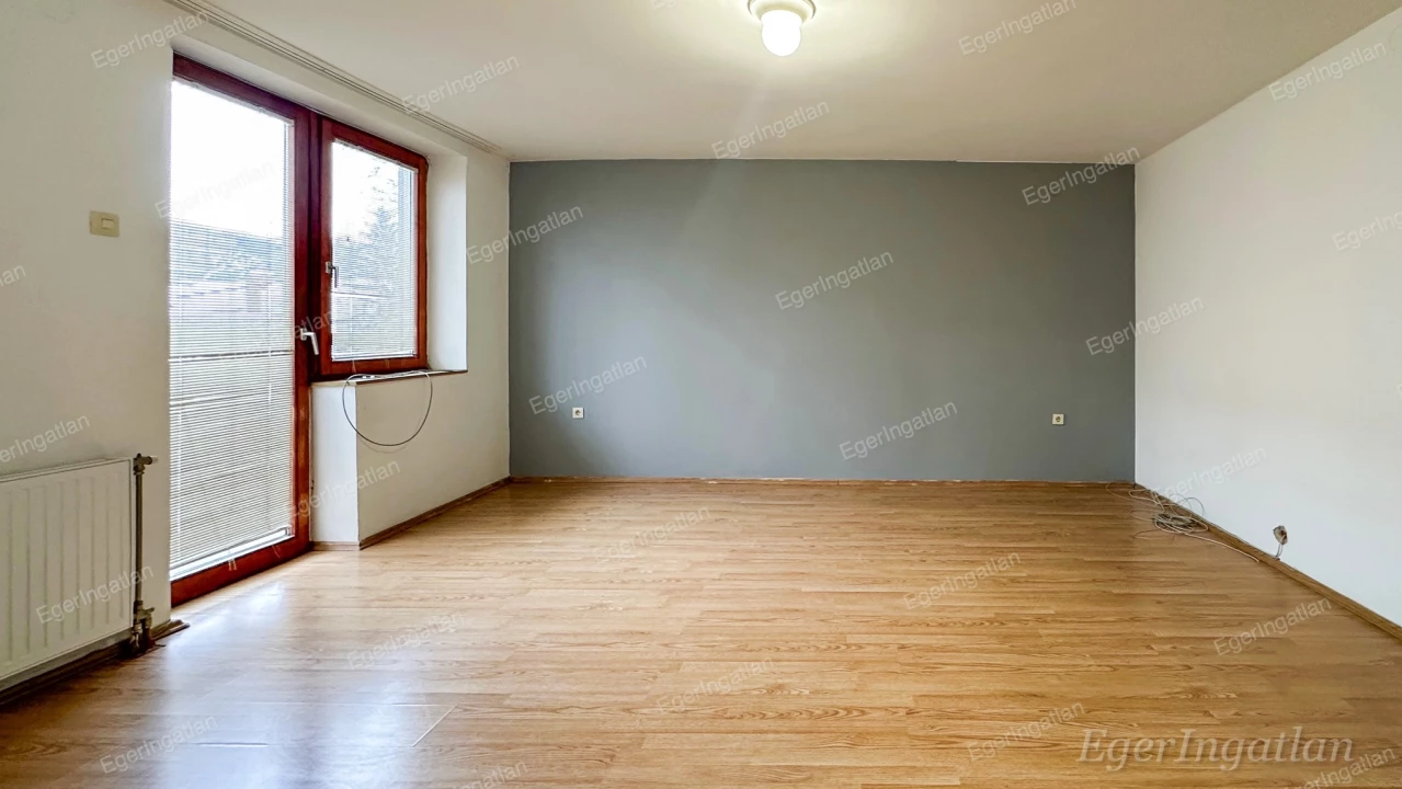 For sale brick flat, Eger