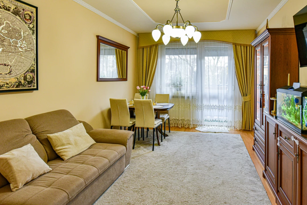 Eladó panellakás, Miskolc