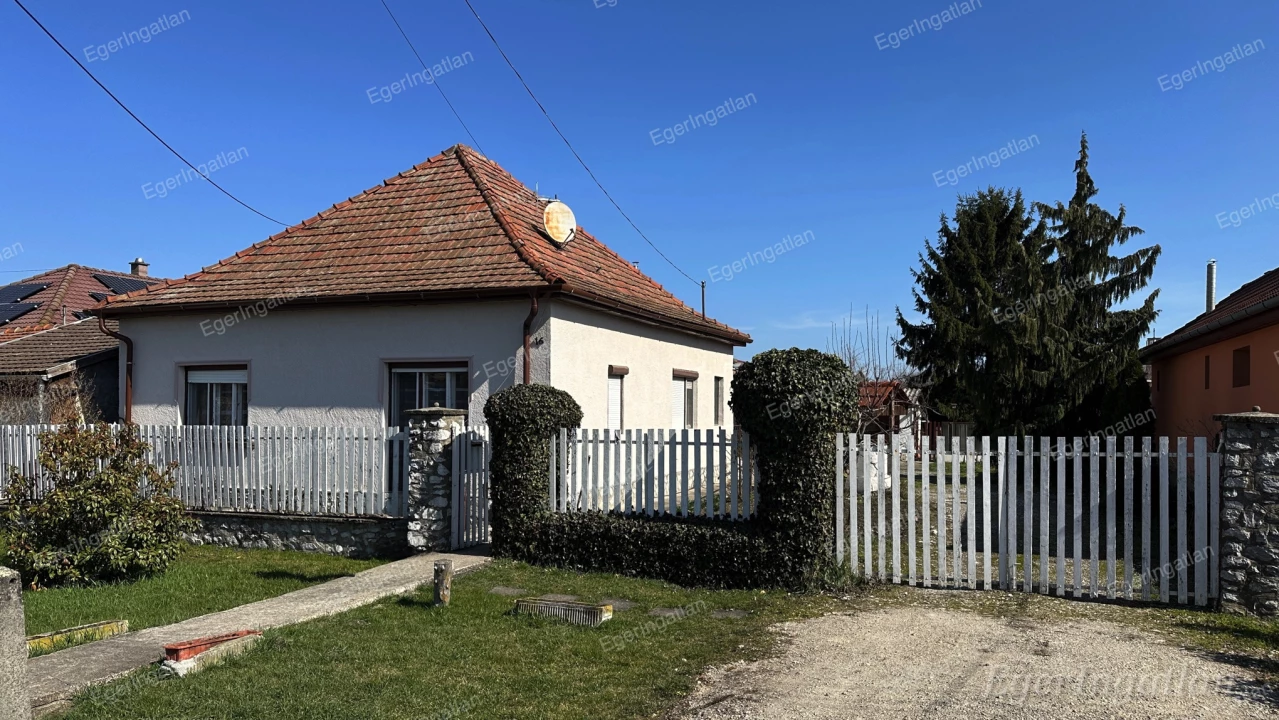 Eladó családi ház, Maklár