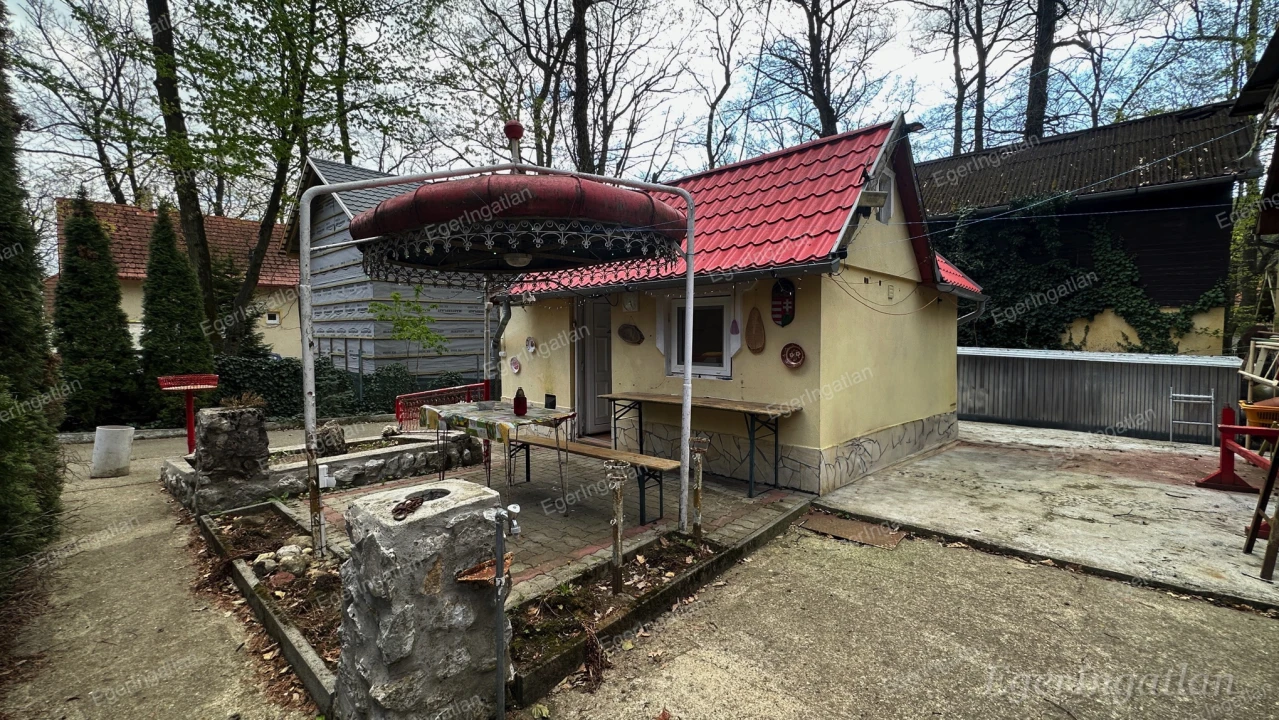 Eladó hétvégi ház, Noszvaj