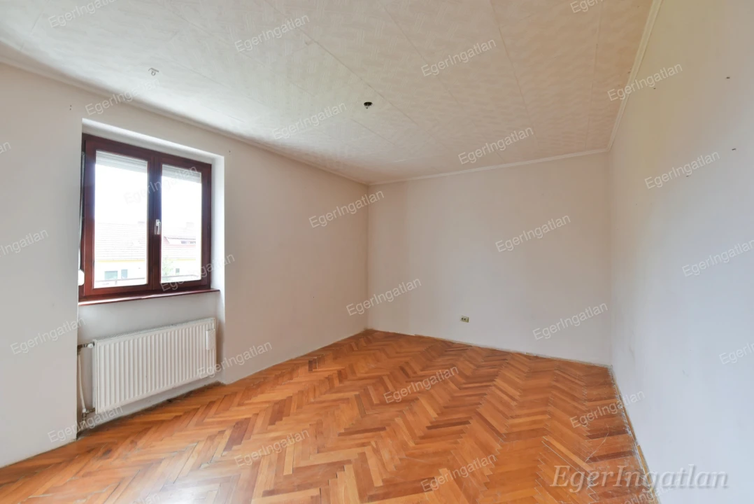 Eladó téglalakás, Eger