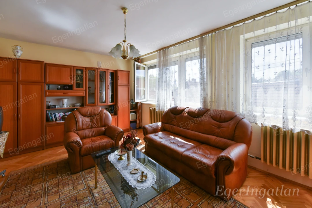 Eladó téglalakás, Eger