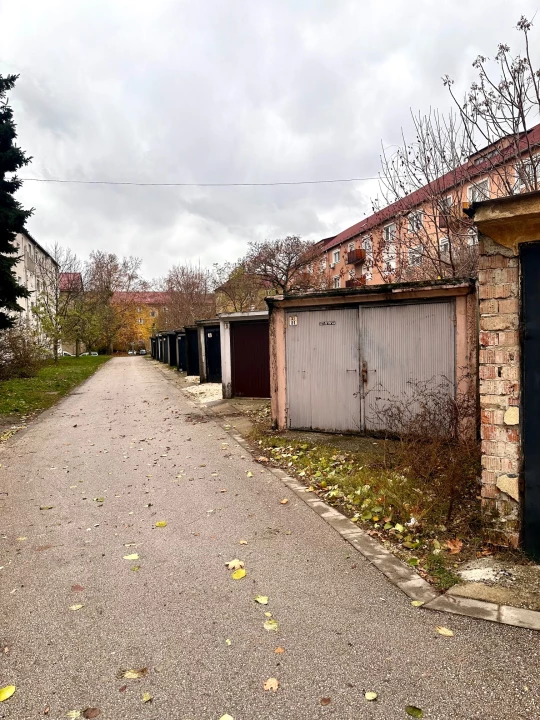 Eladó egyedi garázs, Tatabánya, Hunyadi János tér