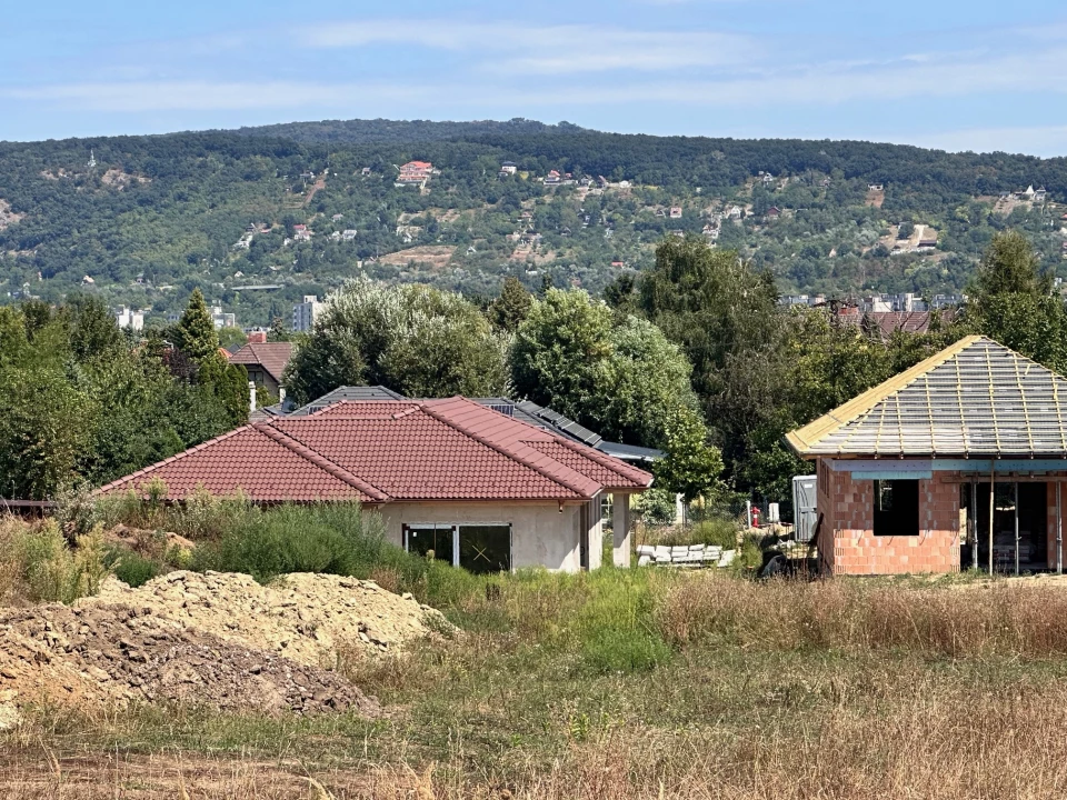 Eladó építési telek, Tatabánya