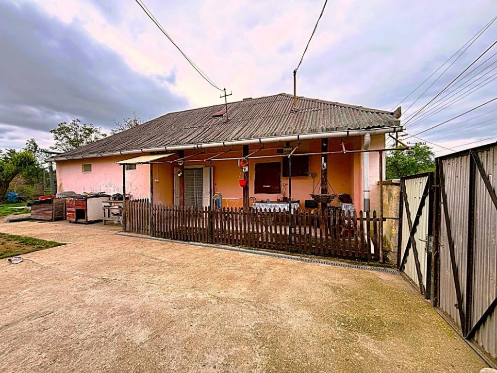 For sale house, Vécs
