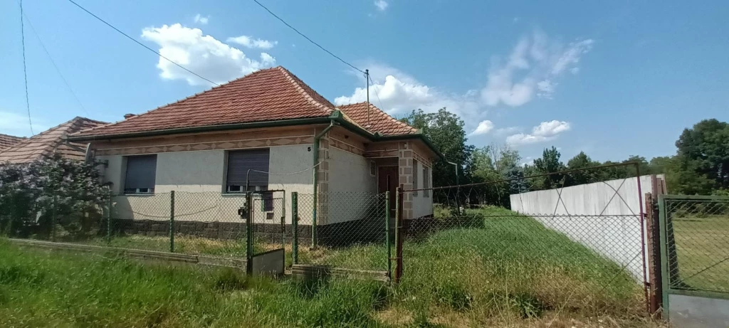 Eladó családi ház, Karácsond