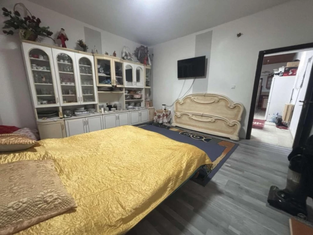 Eladó családi ház, Csány