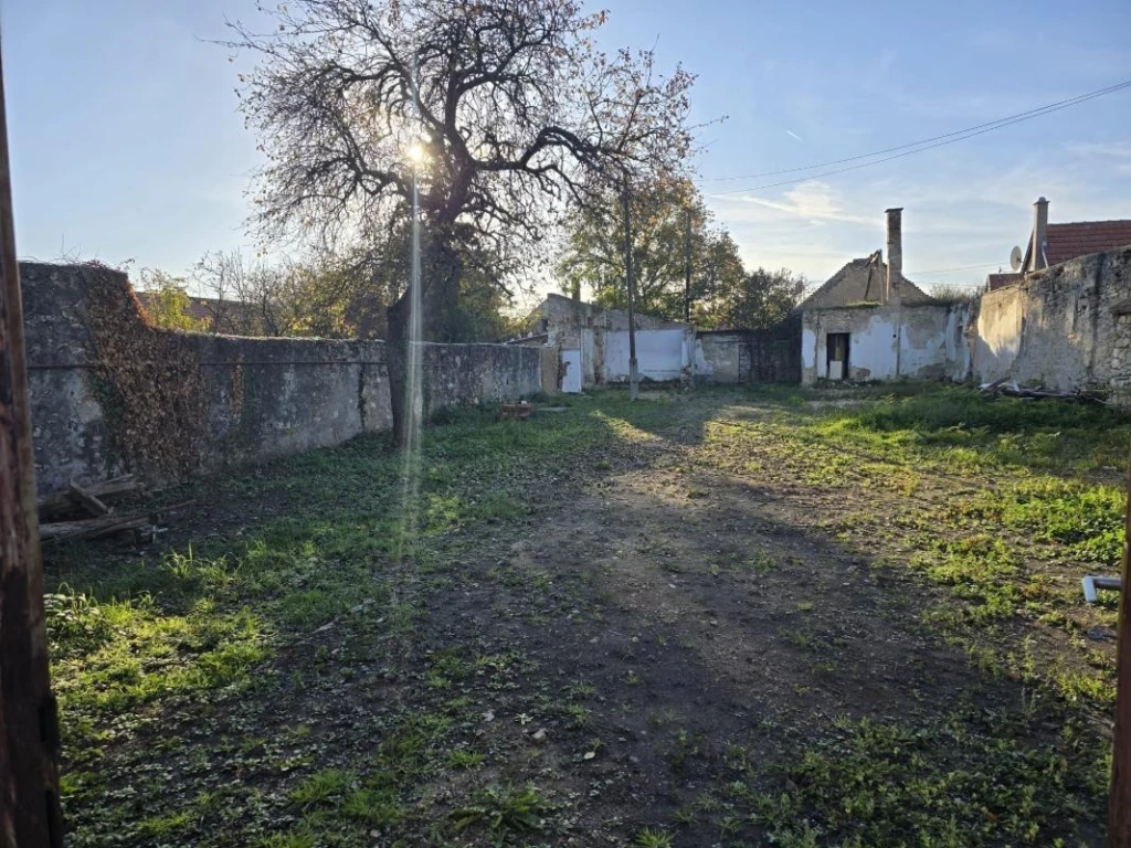 Eladó építési telek, Tapolca