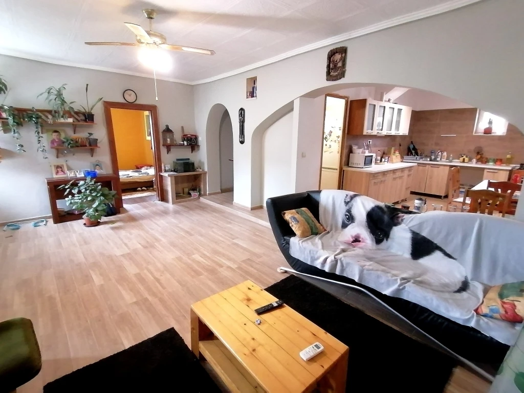 ELADÓ 100 M2-ES CSALÁDI HÁZ 2129 M2-ES TELEKKEL!