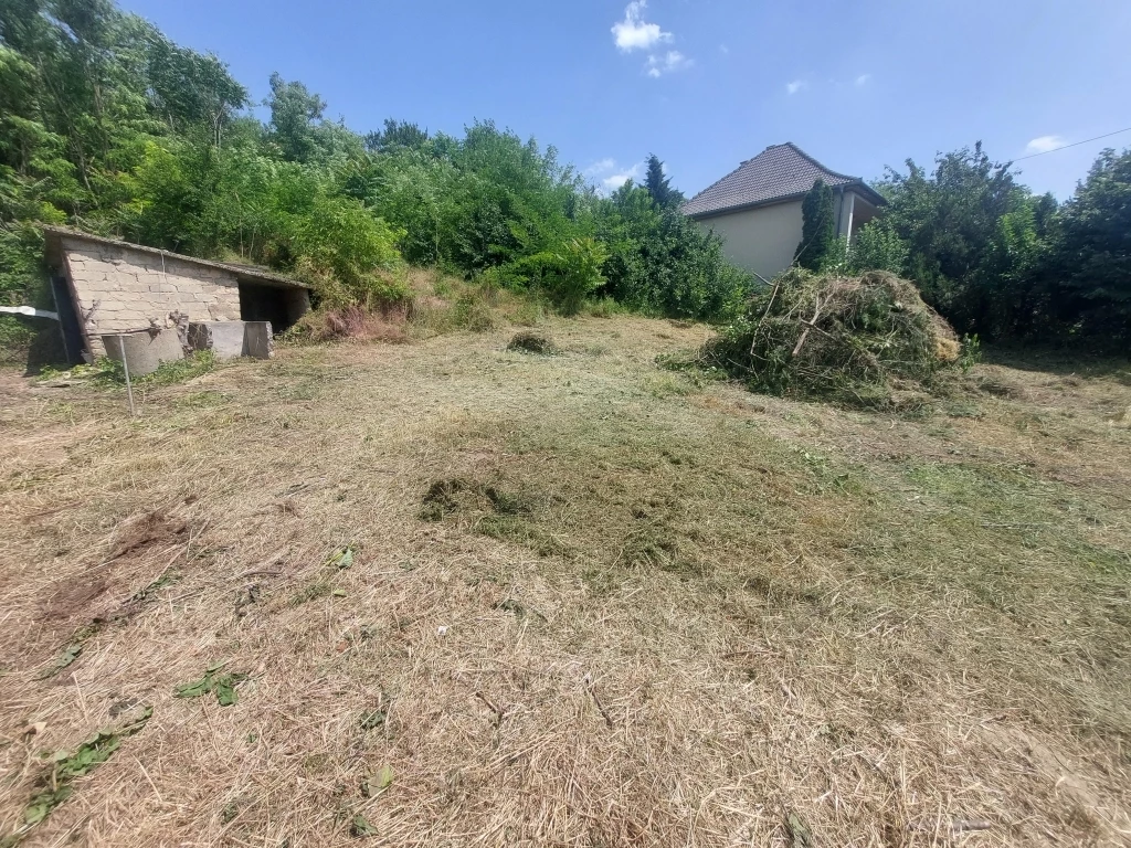 ÉPÍTÉSI TELEK KULCS CSENDES LAKÓÖVEZETÉBEN