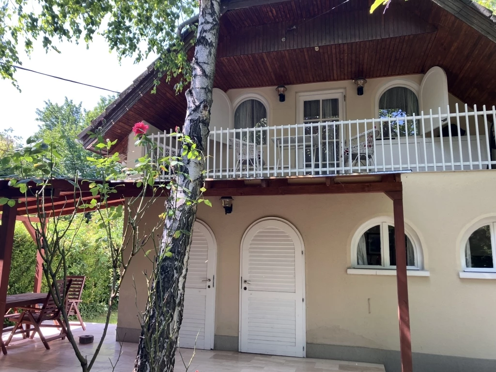 Hangulatos otthon, csendes helyen közel a központhoz eladó!