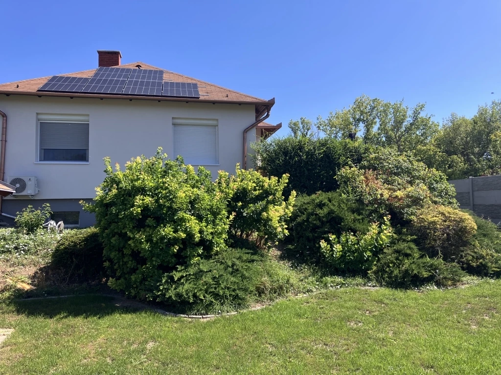 Eladó egy nappali 3 szobás szép otthon