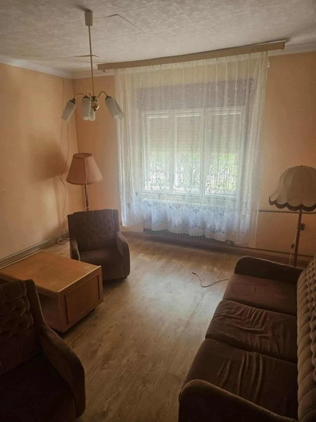 Költözhető, hangulatos otthon Sárosdon eladó