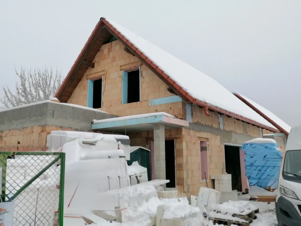 c3-1-name c2-2-name, Gárdony