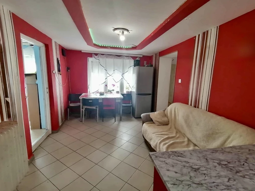 ELADÓ 77 M2-ES, 3 SZOBÁS CSALÁDI HÁZ IVÁNCSÁN!!