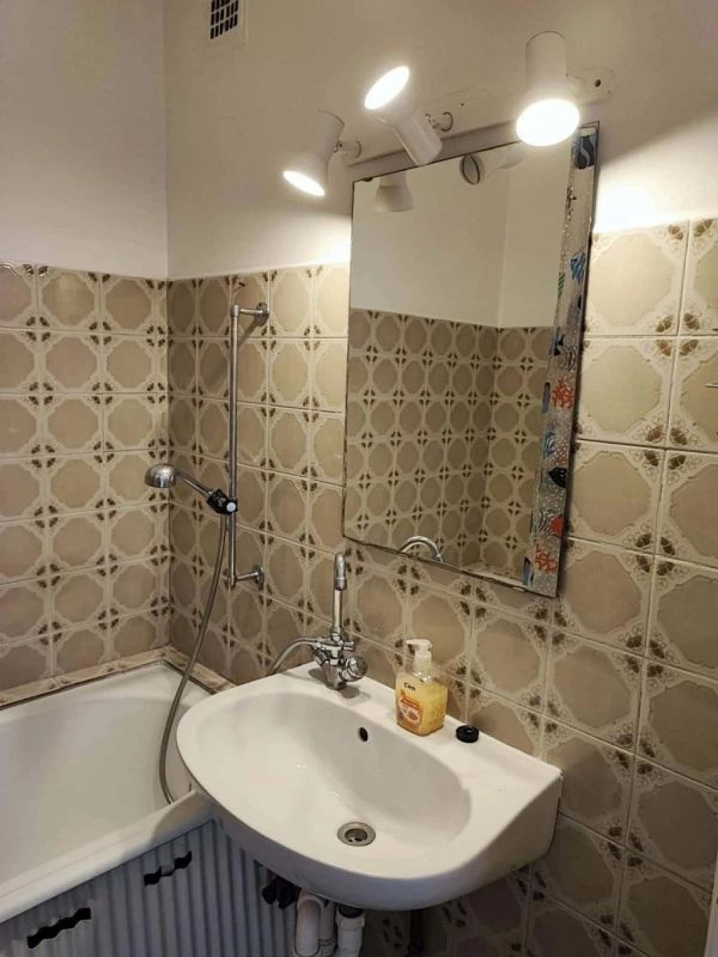 Napfényes, költözhető, saját ízlésre formálható panellakás eladó