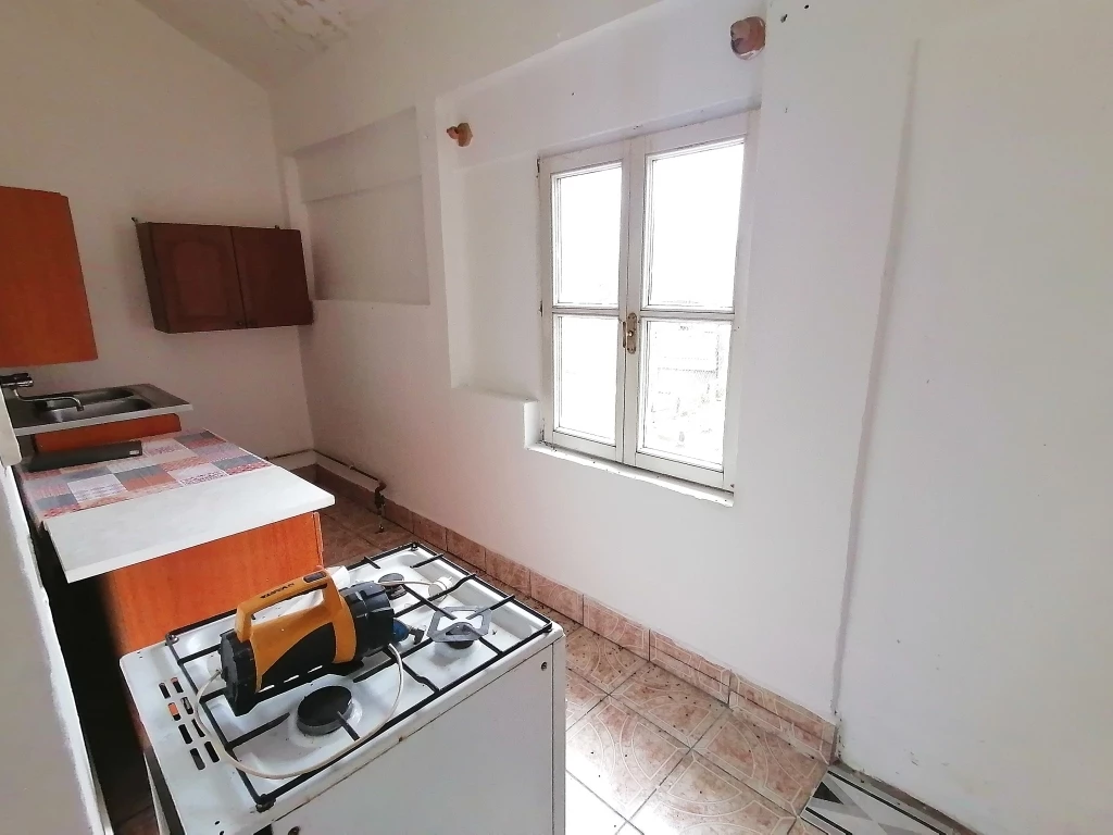 Eladó 36 m2-es azonnal költözhető sorházi ingatlan Pusztaszabolcs külterületén!