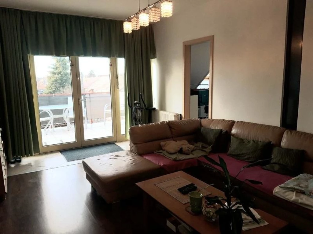 Székesfehérváron, a Felsővárosban,1. emeleti hangulatos téglalakás eladó!