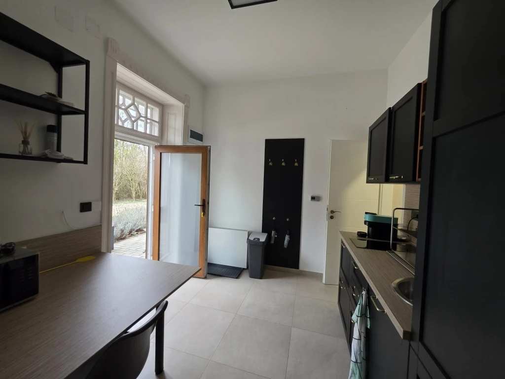 ÍZLÉSESEN FELÚJÍTOTT EGY SZINTES, TEHERMENTES INGATLAN