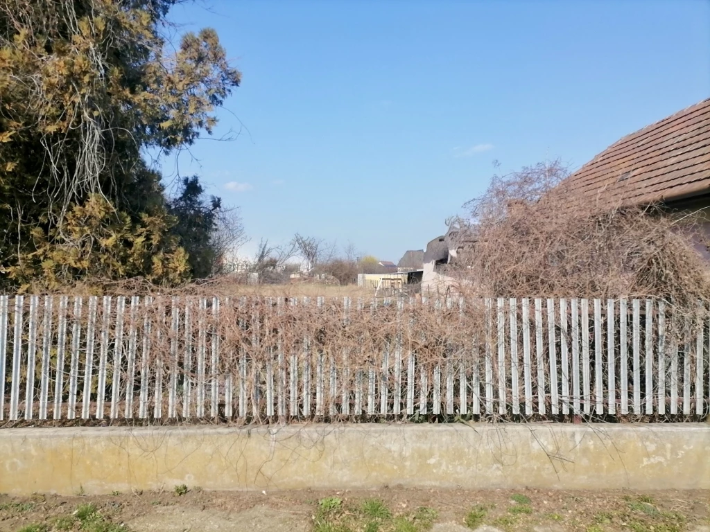 ELADÓ ÉPÍTÉSI TELEK PUSZTASZABOLCS KÖZPONTJÁBAN!