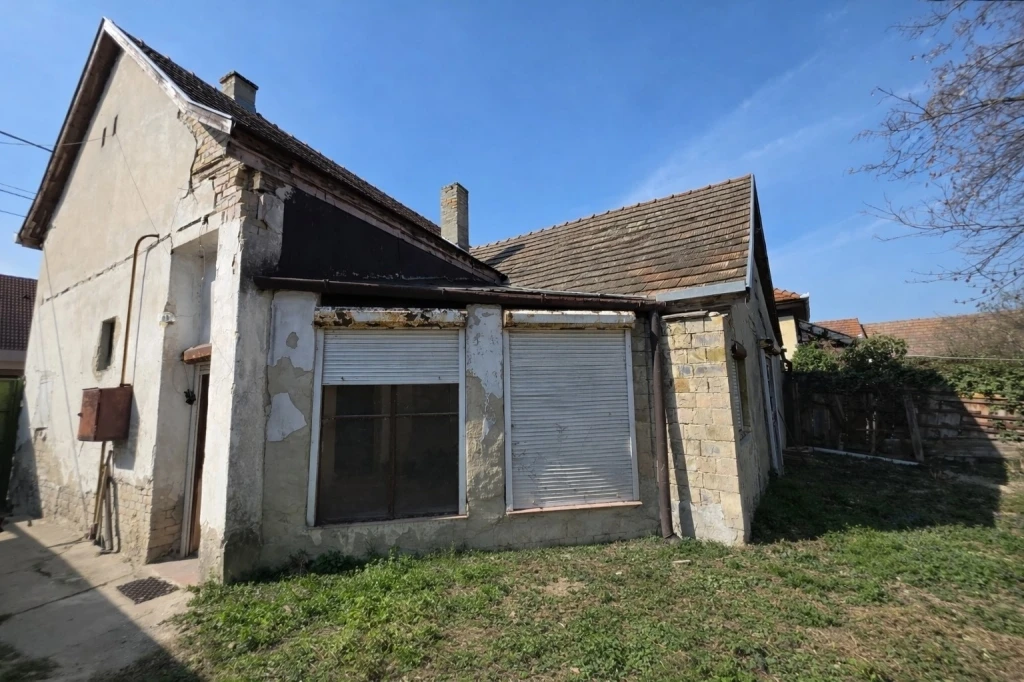 c3-1-name c2-1-name, Adony