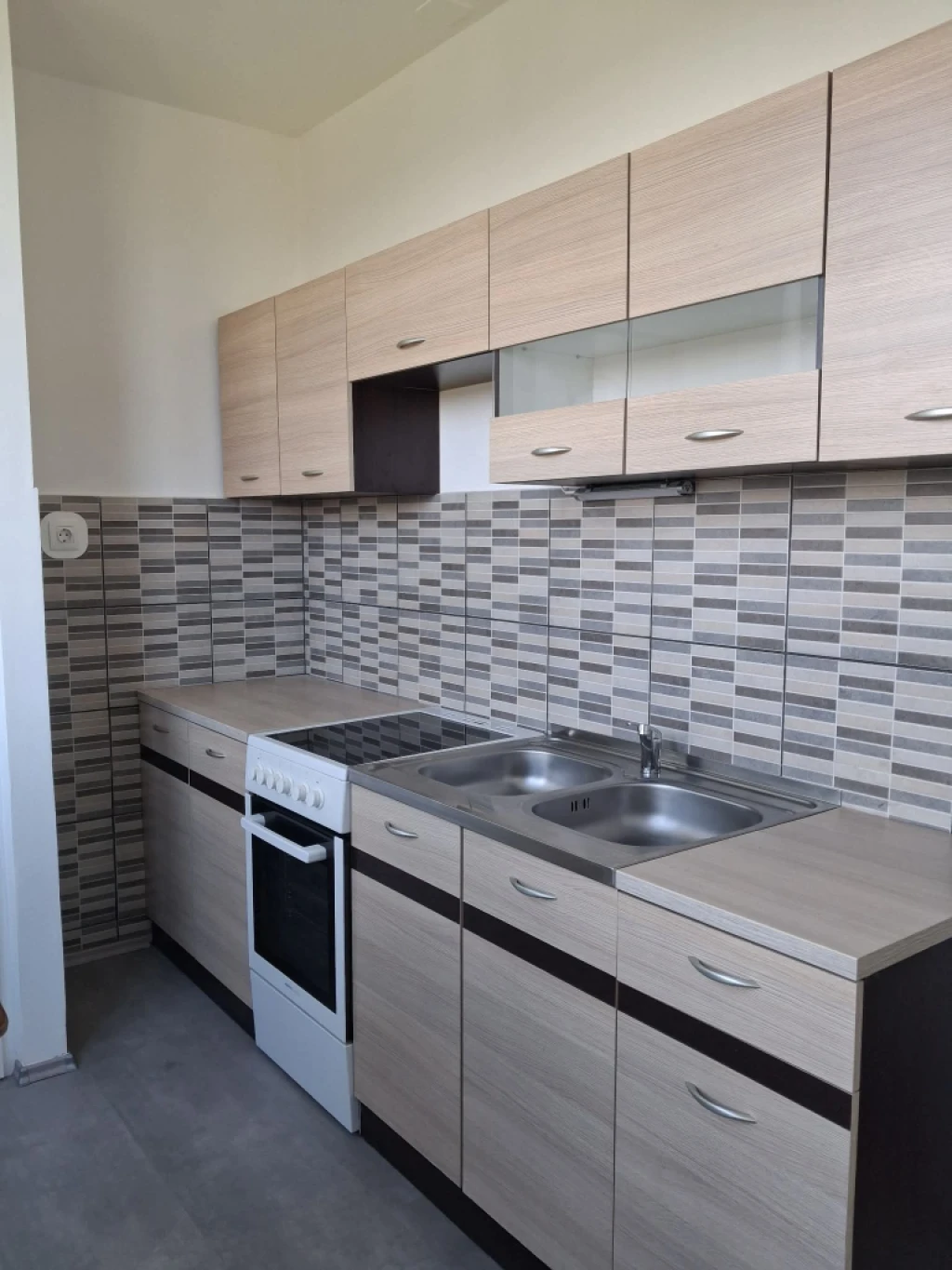 Frissen felújított lakás Székesfehérvártól 10 km-re eladó!