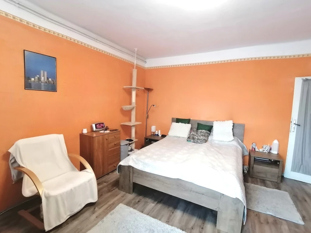 Eladó 62 m2-es, erkélyes lakás Pusztaszabolcson!