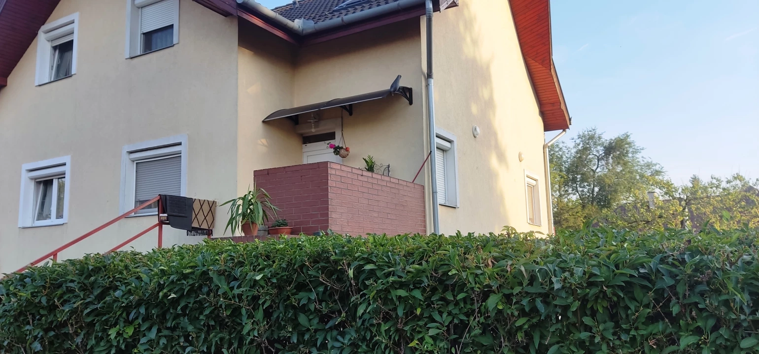 Eladó sorház, Debrecen, Liget tér