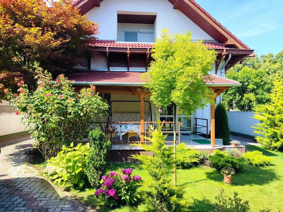 Eladó családi ház, Debrecen, Akadémia utca