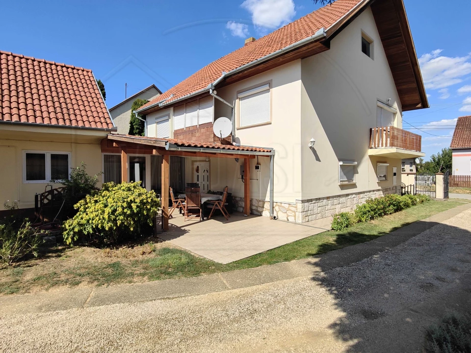 Eladó családi ház, Pogány