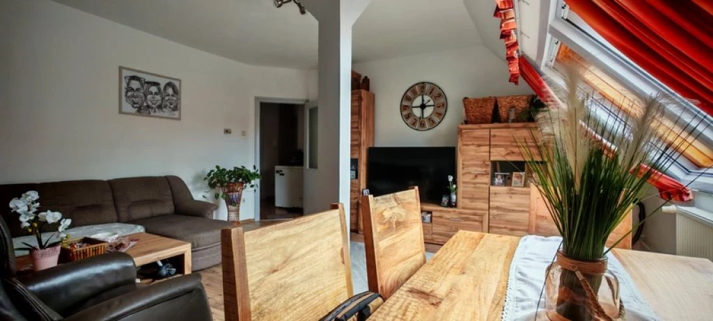 Hangulatos lakás a Hatvan utcai kertben eladó!