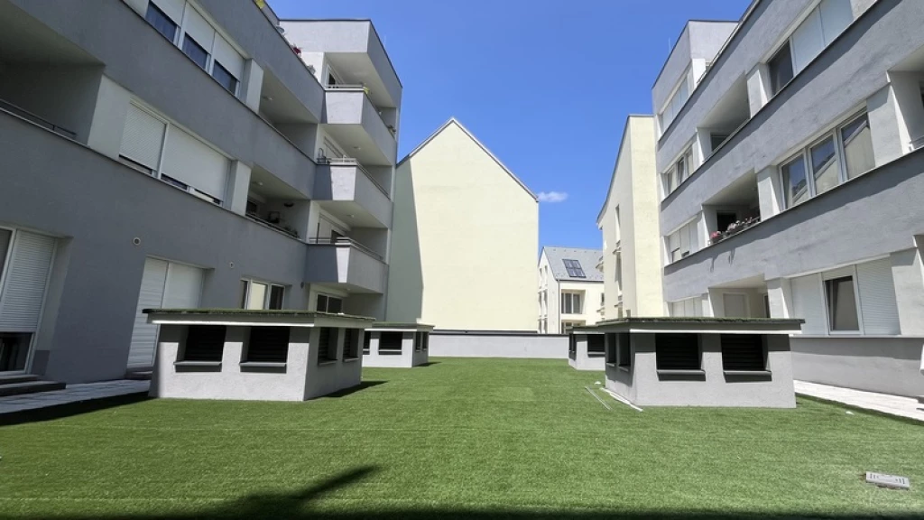 Párizsi udvarban Nappali + 2 szobás lakás kiadó!