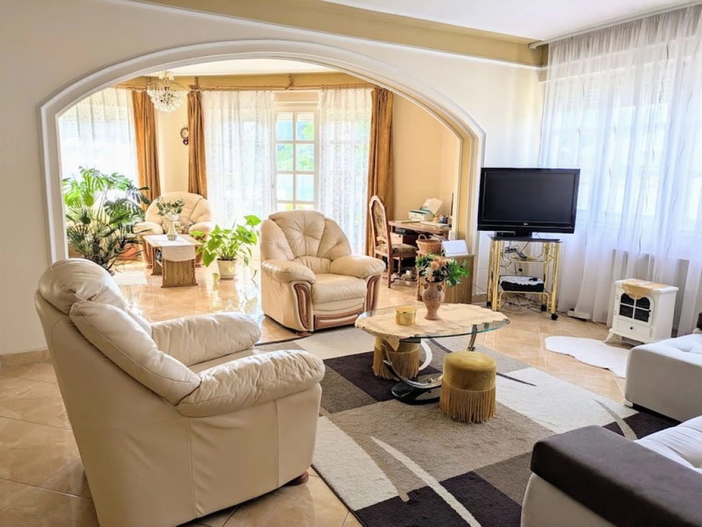 Kivételes lehetőség a Bihari kertben!